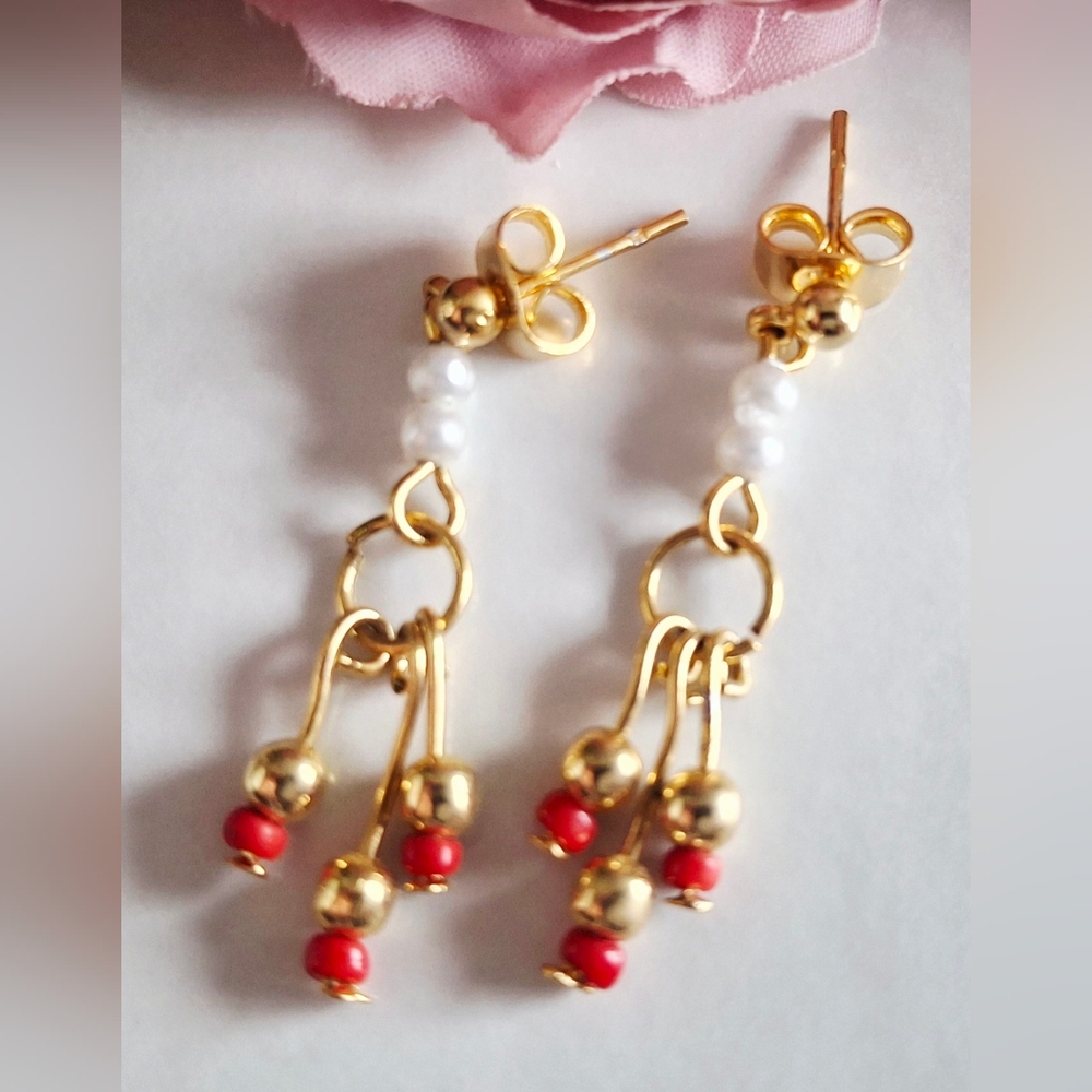 Vintage 80s ✨️❤️Red Beaded Earrings